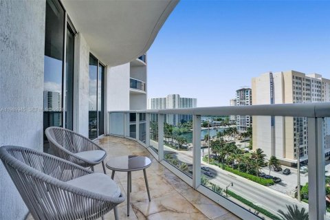 Condominio en venta en Sunny Isles Beach, Florida, 2 dormitorios, 133.31 m2 № 2051988 - foto 30