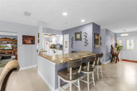House in Plantation, Florida 2 bedrooms, 161.19 sq.m. № 1712067 - photo 11