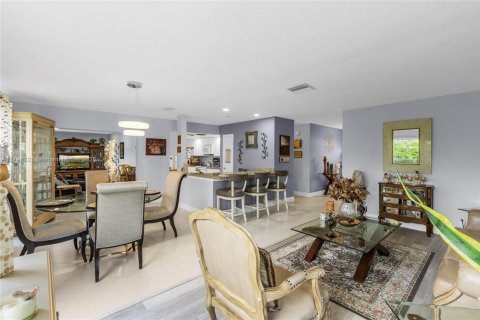 House in Plantation, Florida 2 bedrooms, 161.19 sq.m. № 1712067 - photo 8
