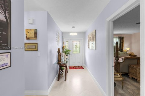 House in Plantation, Florida 2 bedrooms, 161.19 sq.m. № 1712067 - photo 5
