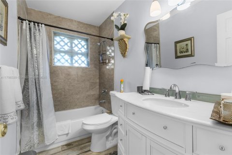 House in Plantation, Florida 2 bedrooms, 161.19 sq.m. № 1712067 - photo 25