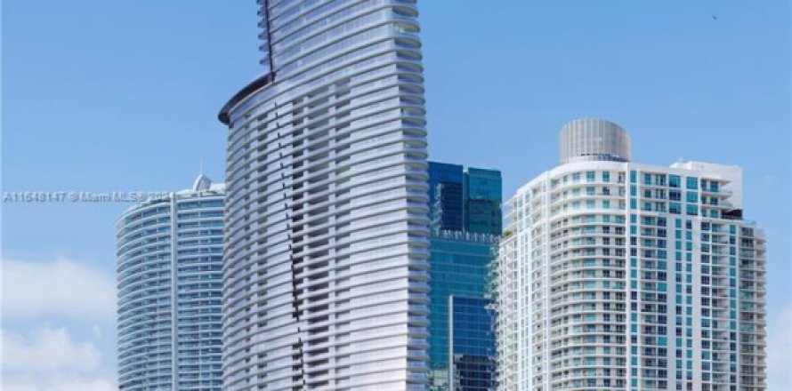 Condo in Miami, Florida, 3 bedrooms  № 1775131
