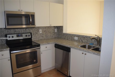 Condominio en venta en Hialeah, Florida, 2 dormitorios, 89.84 m2 № 2057873 - foto 6