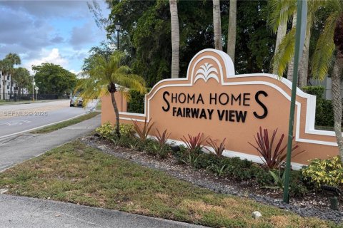 Condominio en venta en Hialeah, Florida, 2 dormitorios, 89.84 m2 № 2057873 - foto 2
