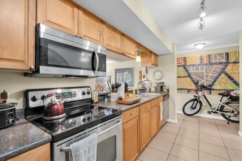 Condo in Largo, Florida, 3 bedrooms  № 1866553 - photo 7
