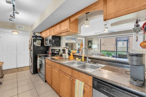 Condo in Largo, Florida, 3 bedrooms  № 1866553 - photo 5
