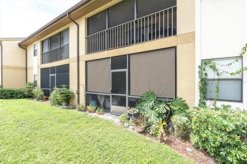 Condo in Largo, Florida, 3 bedrooms  № 1866553 - photo 23
