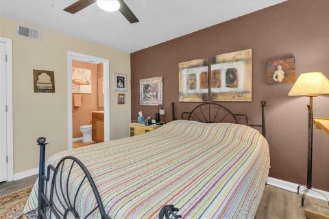Condo in Largo, Florida, 3 bedrooms  № 1866553 - photo 12