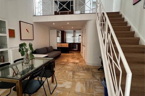 Apartamento en alquiler en Miami Beach, Florida, 1 dormitorio, 67.82 m2 № 2041793 - foto 2