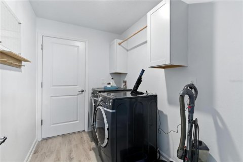 House in Osteen, Florida 3 bedrooms, 145.02 sq.m. № 1836894 - photo 27