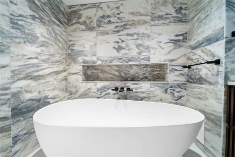 Condominio en venta en Miami, Florida, 2 dormitorios, 214.6 m2 № 1982048 - foto 18