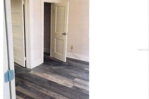 Commercial property in Tampa, Florida 9 bedrooms, 127.46 sq.m. № 2148246 - photo 7