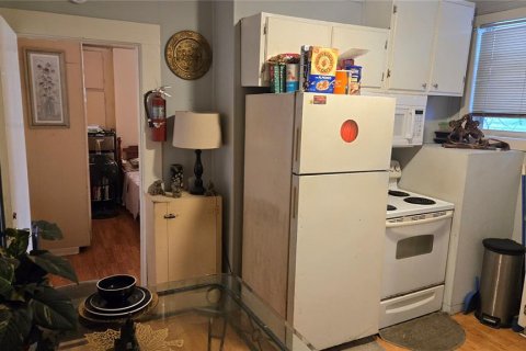 Commercial property in Tampa, Florida 9 bedrooms, 127.46 sq.m. № 2148246 - photo 17