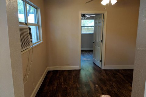 Commercial property in Tampa, Florida 9 bedrooms, 127.46 sq.m. № 2148246 - photo 10