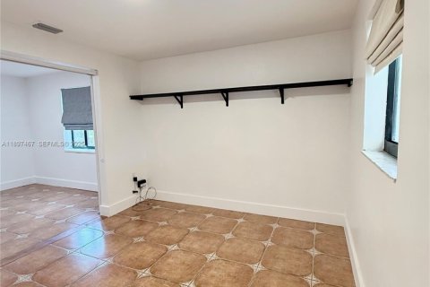 Casa en venta en Miami, Florida, 5 dormitorios, 198.35 m2 № 2039523 - foto 11