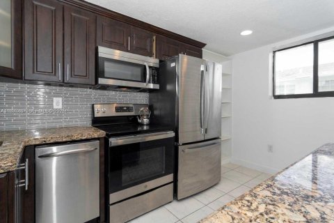 Casa en venta en Miami, Florida, 5 dormitorios, 198.35 m2 № 2039523 - foto 18