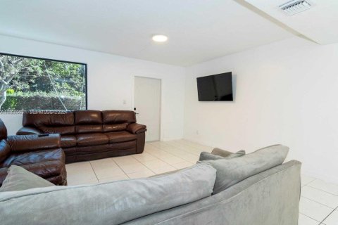 Casa en venta en Miami, Florida, 5 dormitorios, 198.35 m2 № 2039523 - foto 14