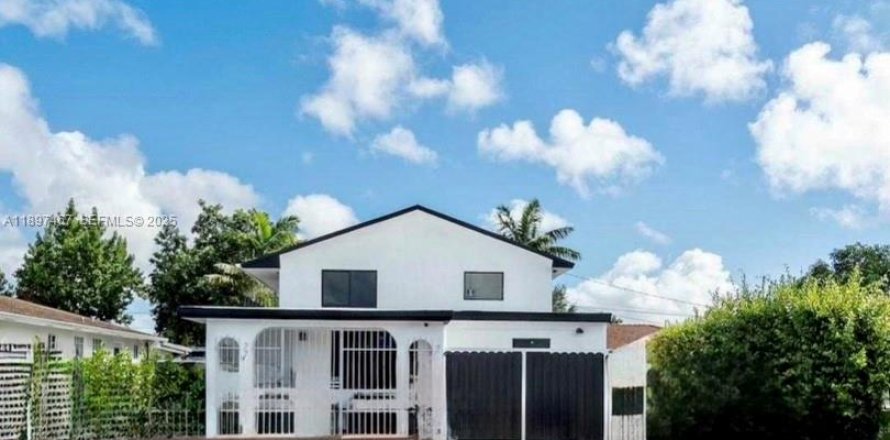 Casa en Miami, Florida 5 dormitorios, 198.35 m2 № 2039523
