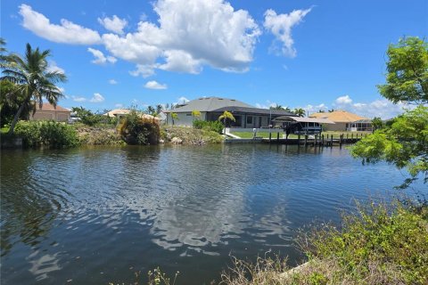 Land in Cape Coral, Florida № 1755225 - photo 8