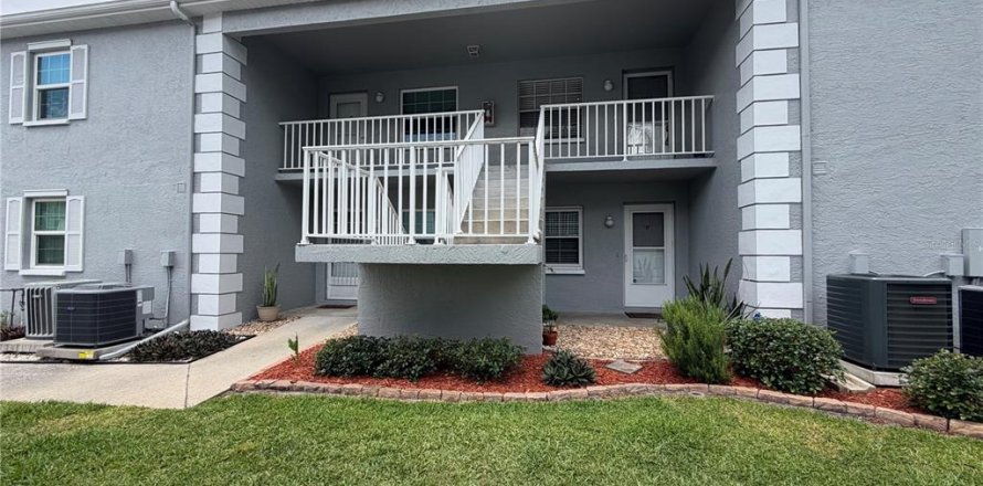 Apartment in Hudson, Florida 2 bedrooms, 102.47 sq.m. № 2111056