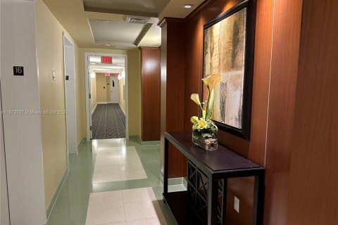 Copropriété à vendre à Hallandale Beach, Floride: 2 chambres, 100.43 m2 № 1944000 - photo 25