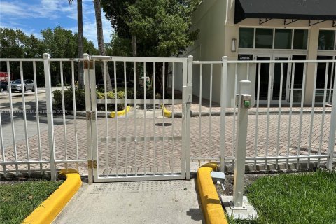 Copropriété à vendre à Hallandale Beach, Floride: 2 chambres, 100.43 m2 № 1944000 - photo 30