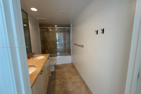 Copropriété à vendre à Hallandale Beach, Floride: 2 chambres, 100.43 m2 № 1944000 - photo 17