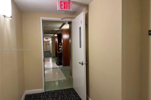 Copropriété à vendre à Hallandale Beach, Floride: 2 chambres, 100.43 m2 № 1944000 - photo 24