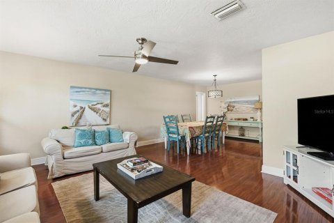 Casa en venta en Seminole, Florida, 4 dormitorios, 190.17 m2 № 2387625 - foto 8