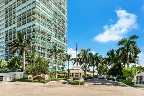 Condo in Fort Lauderdale, Florida, 2 bedrooms  № 2090959 - photo 23