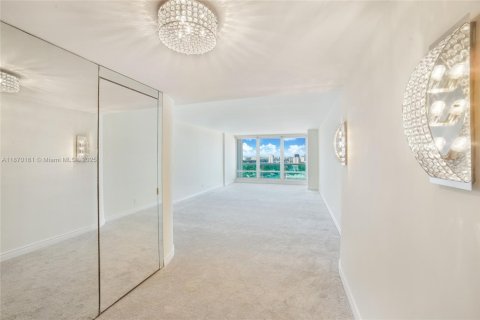 Condo in Fort Lauderdale, Florida, 2 bedrooms  № 2090959 - photo 10