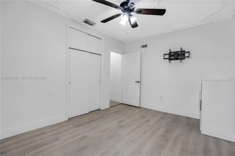 House in Miramar, Florida 5 bedrooms, 120.4 sq.m. № 2190499 - photo 17