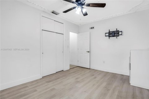 House in Miramar, Florida 5 bedrooms, 120.4 sq.m. № 2190499 - photo 18