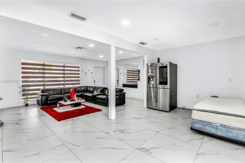 House in Miramar, Florida 5 bedrooms, 120.4 sq.m. № 2190499 - photo 6