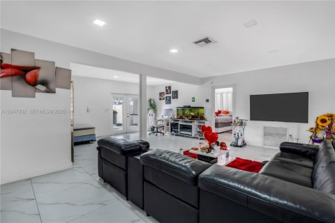 House in Miramar, Florida 5 bedrooms, 120.4 sq.m. № 2190499 - photo 9