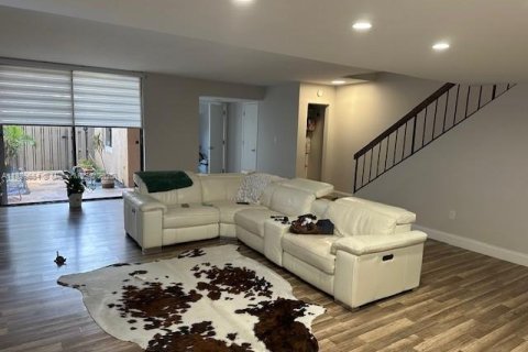 Townhouse in Miami, Florida 3 bedrooms, 192.31 sq.m. № 1952589 - photo 1