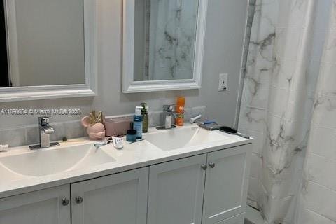 Townhouse in Miami, Florida 3 bedrooms, 192.31 sq.m. № 1952589 - photo 8