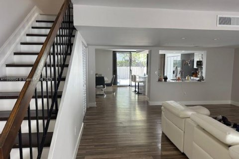 Townhouse in Miami, Florida 3 bedrooms, 192.31 sq.m. № 1952589 - photo 5