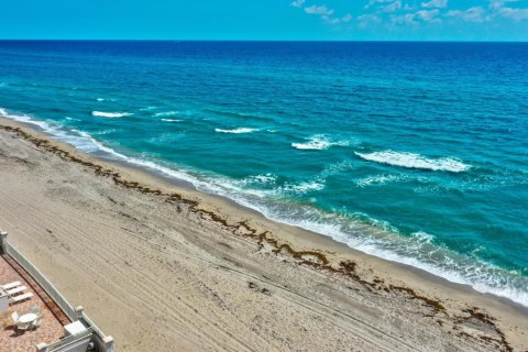 Condo in Highland Beach, Florida, 2 bedrooms  № 1151859 - photo 1
