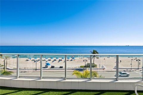 Condo in Fort Lauderdale, Florida, 3 bedrooms  № 2392406 - photo 23