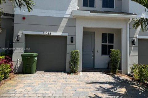 Townhouse in Pembroke Pines, Florida 3 bedrooms, 209.96 sq.m. № 1695732 - photo 12