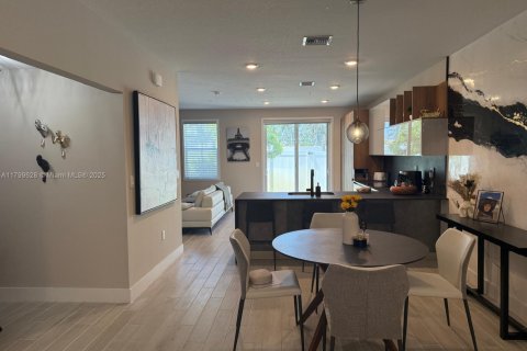 Townhouse in Pembroke Pines, Florida 3 bedrooms, 209.96 sq.m. № 1695732 - photo 18