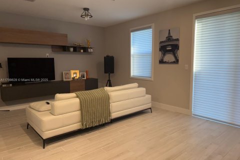 Townhouse in Pembroke Pines, Florida 3 bedrooms, 209.96 sq.m. № 1695732 - photo 20