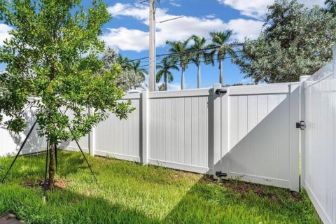 Townhouse in Pembroke Pines, Florida 3 bedrooms, 209.96 sq.m. № 1695732 - photo 11