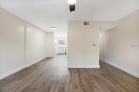 Condominio en venta en Land O' Lakes, Florida, 2 dormitorios, 95.88 m2 № 2094313 - foto 24