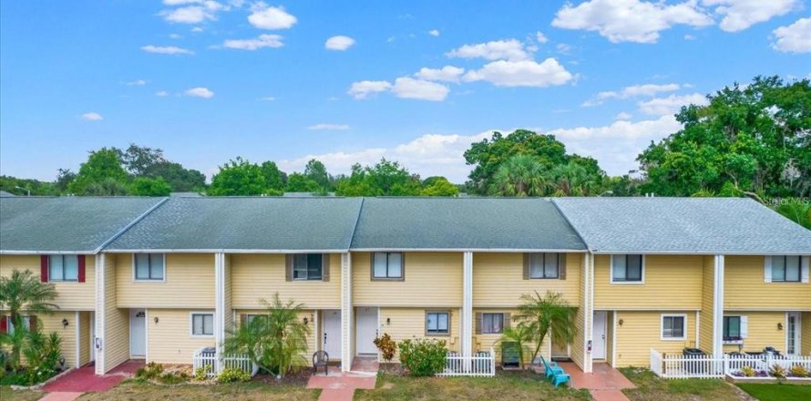 Condominio en Land O' Lakes, Florida, 2 dormitorios  № 2094313