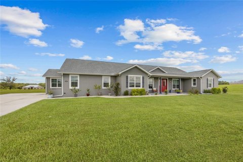 House in Ocala, Florida 3 bedrooms, 246.47 sq.m. № 1899797 - photo 2