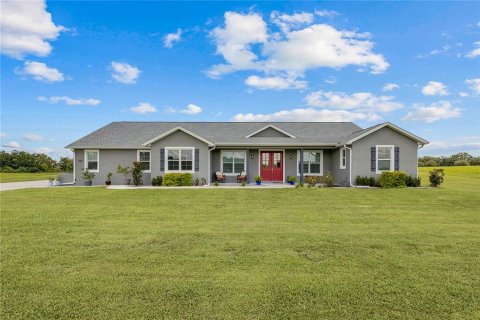 House in Ocala, Florida 3 bedrooms, 246.47 sq.m. № 1899797 - photo 1