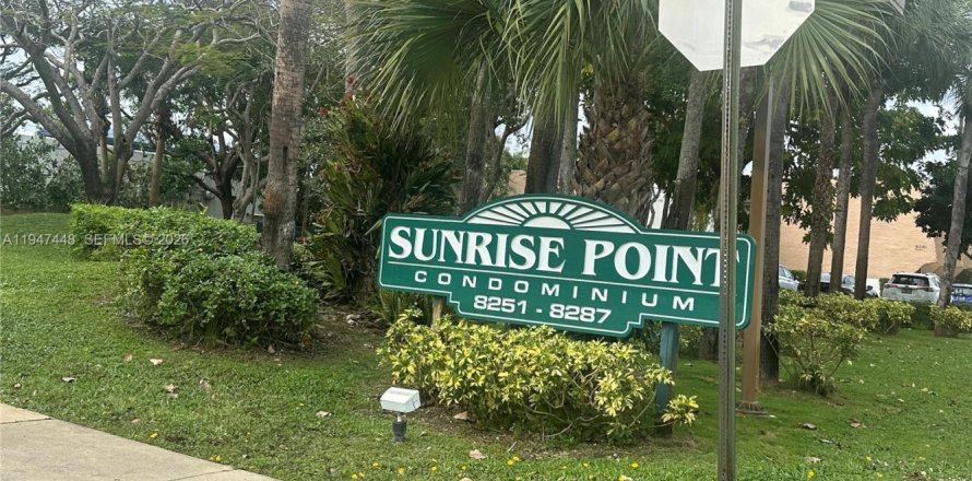 Кондоминиум с 2 спальнями в Пайнкрест, Флорида № 2004618