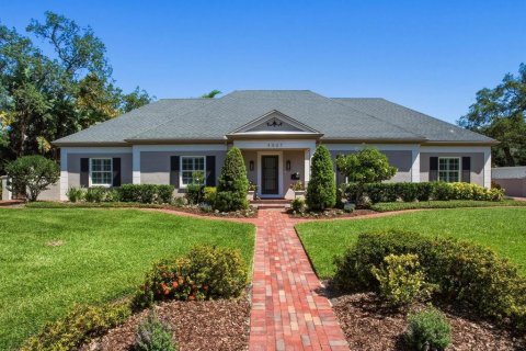 House in Tampa, Florida 4 bedrooms, 223.52 sq.m. № 2092030